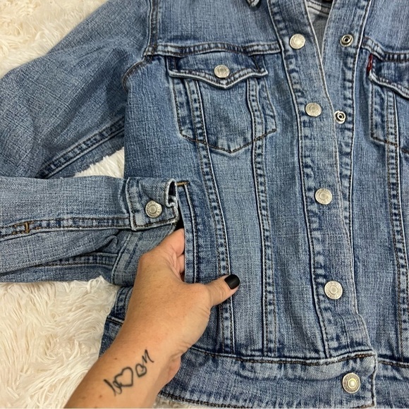 Levi's Denim Trucker Jacket VINTAGE Woman’s size small - Picture 3 of 9